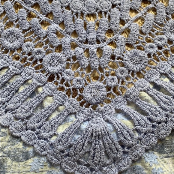 Halter top - Picture 2 of 3